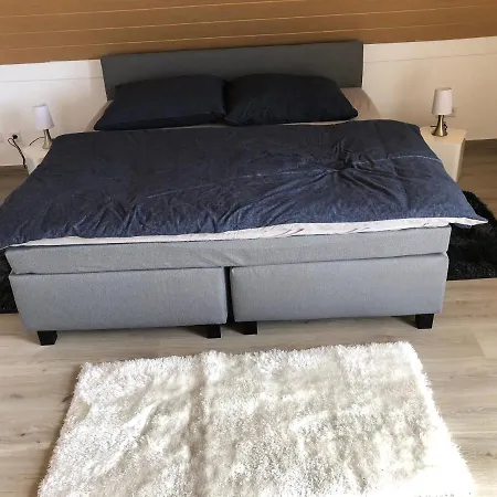 Baumberger Ferienhaus Mit Garten & Wintergarten Mit 3 Schlafzimmern & 2 Baedern Hébergement de vacances