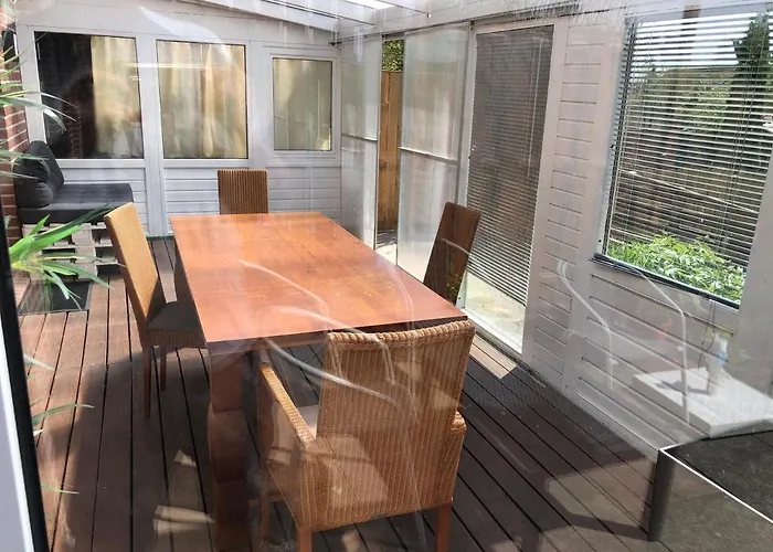 Baumberger Ferienhaus Mit Garten & Wintergarten Mit 3 Schlafzimmern & 2 Baedern